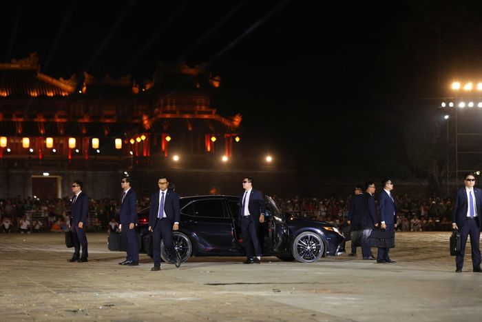 Nhiều nội dung đặc sắc được thực hiện như màn biểu diễn của đoàn xe mô tô hộ tống và đội hình xe nghiệp vụ của Bộ Tư lệnh Cảnh vệ.