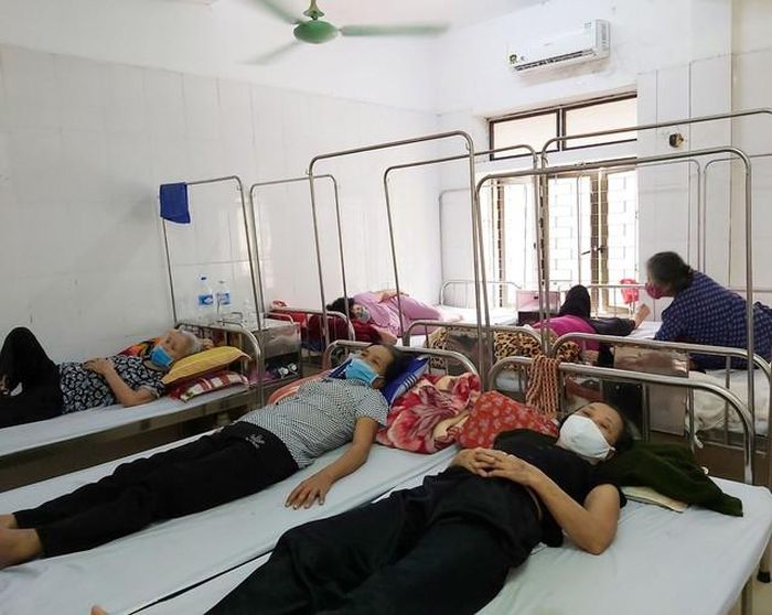 Bệnh viện Đa khoa tỉnh Hà Tĩnh lắp đặt hệ thống điều hòa tại các buồng bệnh.