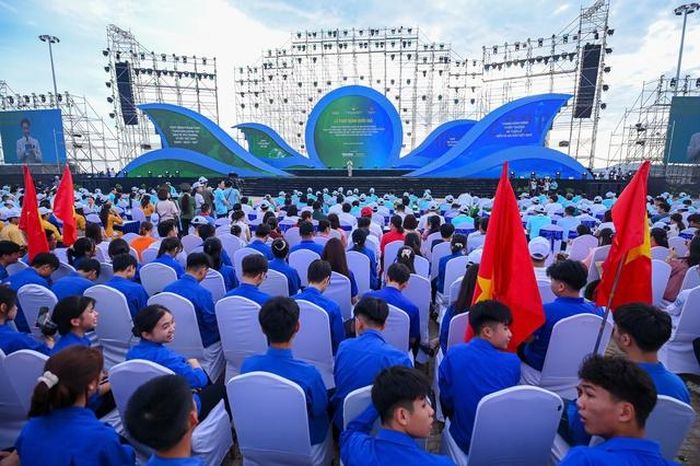 Lễ phát động quốc gia hưởng ứng Ngày Môi trường thế giới (5/6), Ngày Đại dương thế giới (8/6), Tháng hành động vì môi trường và Tuần lễ Biển và Hải đảo Việt Nam năm 2026; phát động phong trào thi đua "Toàn dân chung tay bảo vệ môi trường, vì một Việt Nam xanh - sạch - đẹp".