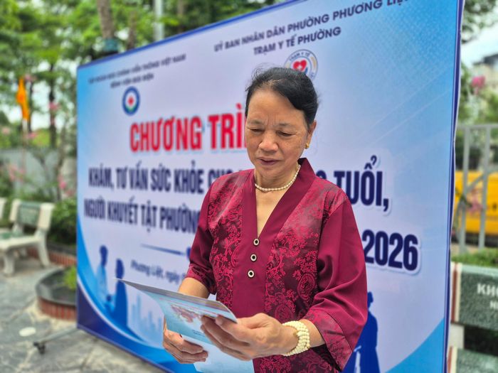 Bà Lại Thị Hợp bày tỏ niềm vui khi được tham gia chương trình khám bệnh miễn phí ngay tại nơi sinh sống.