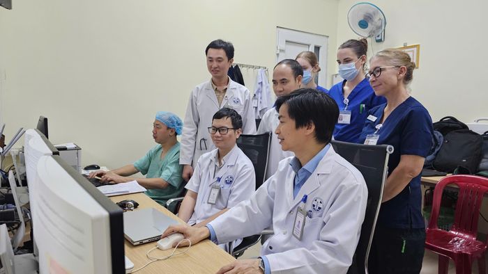 Trước làn sóng trẻ hóa bệnh tim mạch, GS.TS Hoàng Anh Tiến khuyến cáo cần có chiến lược "dự phòng chủ động" ngay từ khi còn khỏe mạnh.