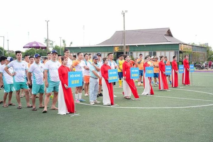 Giải Bóng đá Báo chí miền Trung lần thứ XII thu hút 6 đội bóng với hơn 100 phóng viên, nhà báo, cộng tác viên tham gia.