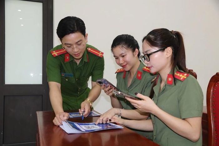 Trợ lý ảo “Trung úy Sơn Động AI” hỗ trợ người dân tra cứu thông tin nhanh chóng, chính xác. Ảnh: La Mạnh.