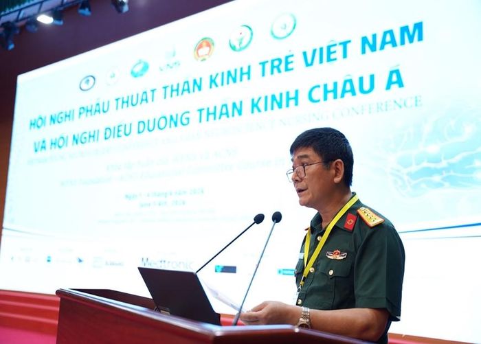 Đại tá, PGS, TS Nguyễn Thành Bắc, Phó giám đốc Bệnh viện Quân y 103 phát biểu.