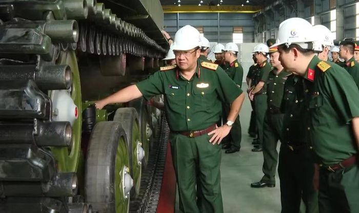 Xe tăng hạng nhẹ T-1 đang được phát triển tại doanh nghiệp quốc phòng Z125, với sự tham gia của một số viện nghiên cứu và đơn vị sản xuất trực thuộc Bộ Quốc phòng Việt Nam.