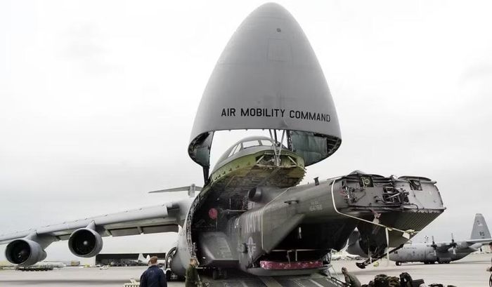 Nguy hiểm không chỉ đến từ đối phương. MH-53E từ lâu nổi tiếng là một trong những trực thăng có lịch sử tai nạn phức tạp nhất trong quân đội Mỹ.