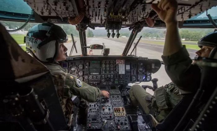 Đây là biến thể phát triển từ dòng trực thăng vận tải hạng nặng Sikorsky CH-53, có chiều dài gần 30 m, trọng lượng cất cánh tối đa hơn 33 tấn và được xem là trực thăng lớn nhất từng phục vụ trong Hải quân Mỹ.