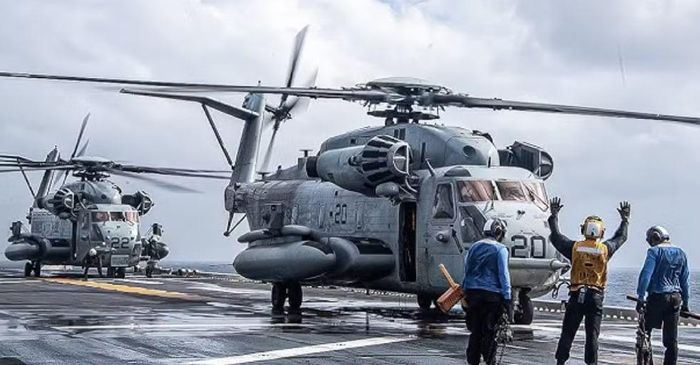 Dù vậy, điều còn đọng lại trong ký ức của viên phi công không phải là những giờ phút căng thẳng. Đó là những buổi bình minh trên Vịnh Ba Tư, khi các trực thăng Sea Dragon bay đội hình sát mặt biển, hướng tới khu vực làm nhiệm vụ.
