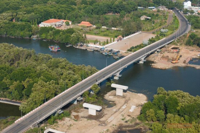 Cầu Sông Rây 2 đang được thi công trụ cầu, dự án này cùng với cầu Cửa Lấp 2, Cây Khế... được xây mới song song cầu hiện hữu. Các cầu Gò Găng, Chà Và nối phường Vũng Tàu với xã đảo Long Sơn nằm trên tuyến sẽ giữ nguyên.