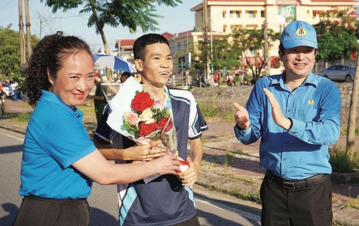 Các vận động viên tham gia giải chạy do Công đoàn xã Tiên Lãng, TP Hải Phòng tổ chức trong Tháng Công nhân 2026. Ảnh: Mai Dung. 