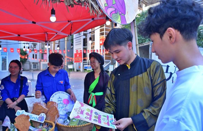 Những hương vị dân dã đặc trưng của vùng đất Kinh Bắc trở thành cầu nối đưa văn hóa bản địa đến gần hơn với giới trẻ.