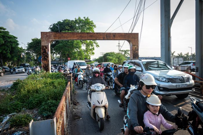  Được đưa vào vận hành từ năm 1902, cầu Đuống cũ giữ vai trò huyết mạch trong mạng lưới giao thông Hà Nội, kết nối phường Việt Hưng với xã Phù Đổng. 