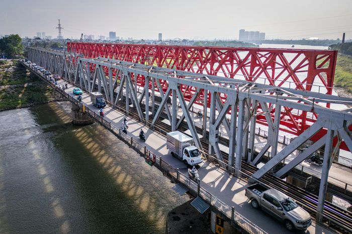  Ngay sau khi cầu mới đi vào hoạt động, lực lượng chức năng sẽ bắt đầu phá dỡ cầu Đuống cũ trong tháng 9/2026 để triển khai các hạng mục tiếp theo của dự án nâng cấp tuyến vận tải thủy. 