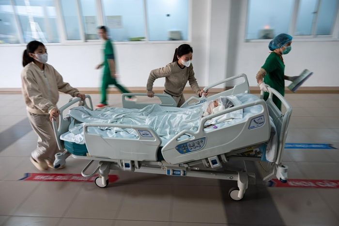  Nghị quyết mới của HĐND TP Hà Nội cho phép hỗ trợ tới 100% chi phí cấp cứu ngoại viện, đưa nhiều dịch vụ y tế hiện đại đến gần người dân hơn. Ảnh: Đinh Hà. 