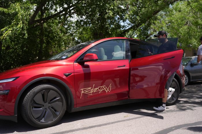  Tesla đang hiện diện trong 5 thị trường có liên kết chặt chẽ với nhau gồm xe điện, lưu trữ năng lượng, robotaxi, robot hình người và cấp phép hạ tầng công nghệ. 