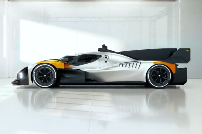  Đặc biệt, mẫu siêu xe này không sử dụng hệ thống hybrid LMDh bắt buộc của FIA. Nhờ vào đó, khối lượng khô của MCL-HY GTR thậm chí còn thấp hơn cả phiên bản đua. 