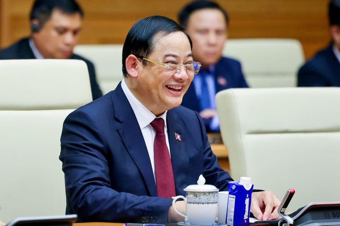  Về phần mình, Thủ tướng Sonexay Siphandone bày tỏ vui mừng trở lại Hà Nội sau khi tái đắc cử, đồng thời cảm ơn sự đón tiếp trọng thị, nồng hậu của Đảng, Nhà nước và nhân dân Việt Nam. Thủ tướng Lào đánh giá cao những thành tựu phát triển kinh tế - xã hội và đối ngoại của Việt Nam, đồng thời bày tỏ biết ơn trước sự hỗ trợ hiệu quả mà Việt Nam dành cho Lào, đặc biệt trong việc bảo đảm nguồn cung xăng dầu thời gian qua. 