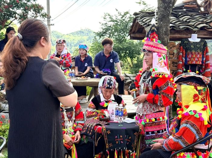 Tại Hội thảo, các chuyên gia và nghệ nhân cùng trao đổi các chuyên đề trọng tâm về xu hướng du lịch đồng tạo và du lịch trải nghiệm trên thế giới