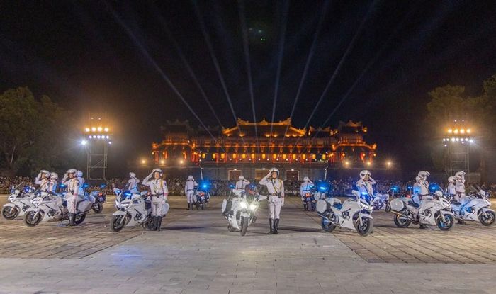 Đội hình trình diễn mô-tô nghiệp vụ