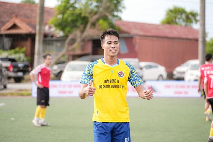 Cầu thủ Ngọc Linh là người khai thông thế bế tắc với bàn mở tỉ số giúp đội chủ nhà vươn lên dẫn trước trong hiệp 1