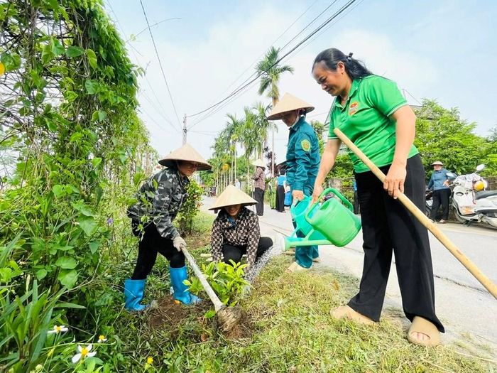 Đông đảo nhân dân phường Mỹ Lâm tham gia vệ sinh môi trường, góp phần xây dựng môi trường sống xanh, sạch, đẹp và văn minh