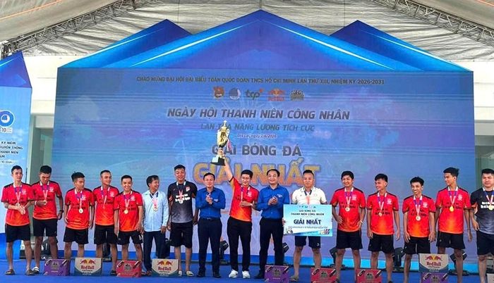 Giải bóng đá Thanh niên công nhân tại ngày hội “Thanh niên công nhân - Lan tỏa năng lượng tích cực” của tỉnh Gia Lai