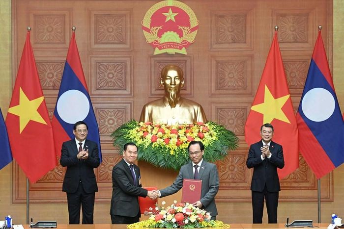 Hai Thủ tướng đã chứng kiến Lễ trao đổi các văn kiện hợp tác