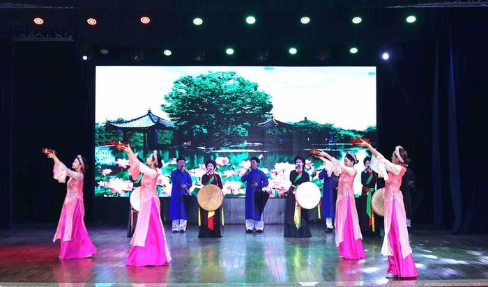 Biểu diễn các làn điệu dân ca Quan họ tại chương trình