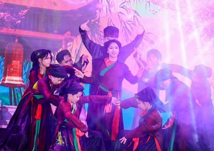 Khi văn hóa truyền thống được kể bằng ngôn ngữ của thời đại, người trẻ không chỉ là người tiếp nhận mà còn trở thành chủ thể sáng tạo, lan tỏa giá trị di sản trong đời sống đương đại. Ảnh: Khánh Hòa - TTXVN