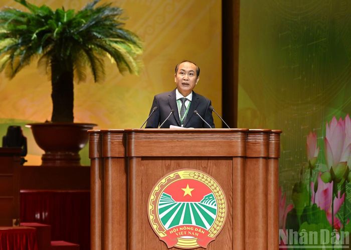 Phó Chủ tịch Thường trực Ban Chấp hành Trung ương Hội Nông dân Việt Nam Phan Như Nguyện tuyên bố lý do, giới thiệu đại biểu tại phiên làm việc.