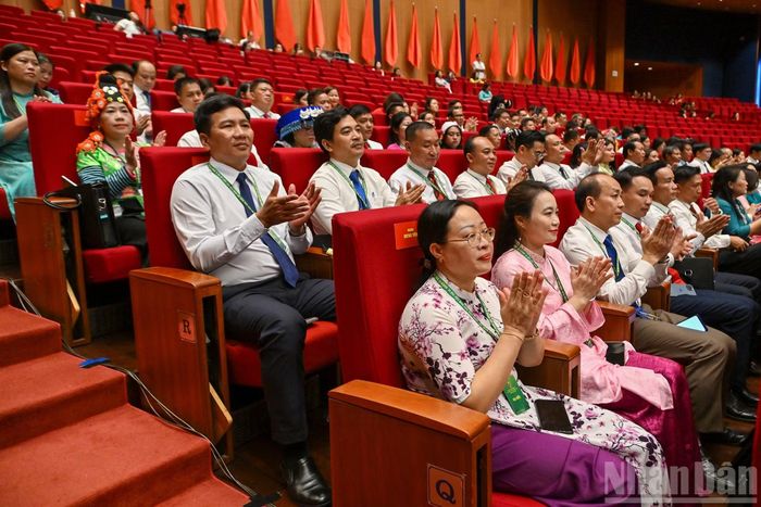 Các đại biểu tham dự phiên làm việc.