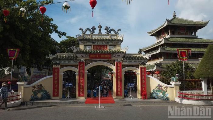 Một góc Miếu Bà Chúa Xứ núi Sam.