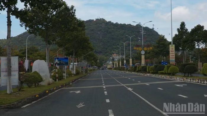 Khu du lịch quốc gia núi Sam.