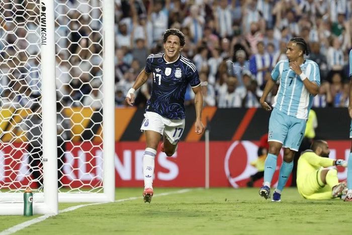 Giuliano Simeone nâng tỷ số lên 2-0 cho Argentina. (Ảnh: AFA)