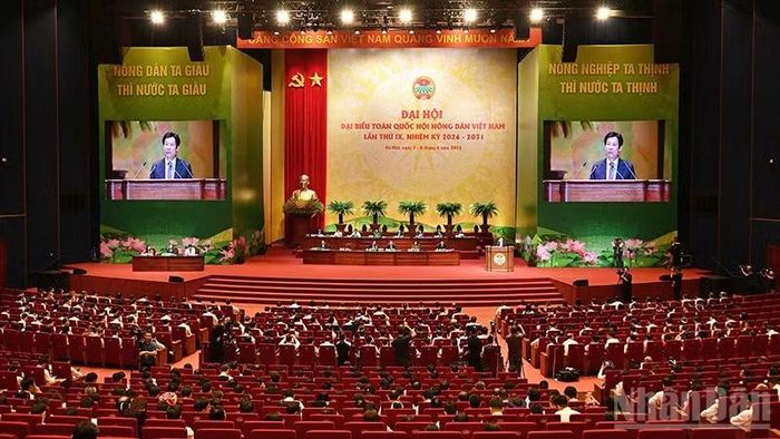 Toàn cảnh phiên làm việc thứ nhất của Đại hội.