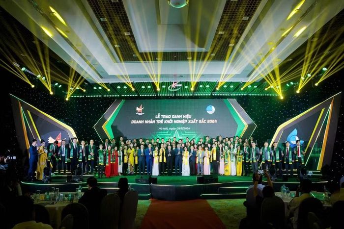 Lễ trao Danh hiệu Doanh nhân trẻ Khởi nghiệp xuất sắc 2024.