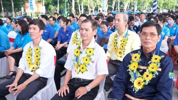 Người lao động tiêu biểu dự lễ phát động tại Cần Thơ. (Ảnh: PHONG LINH)