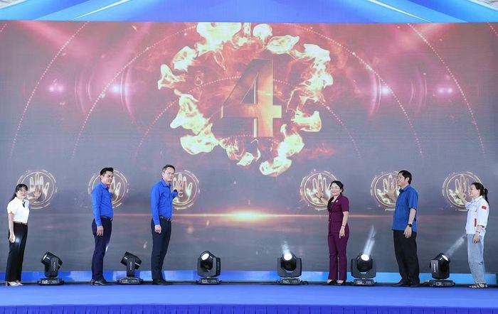 Đại diện Trung ương Hội Liên hiệp Thanh niên Việt Nam và các đơn vị liên quan thực hiện nghi thức khai mạc ngày hội.