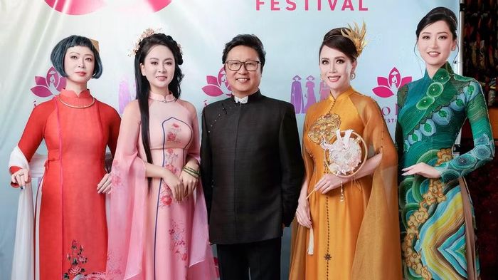 Nhà thiết kế Vũ Thảo Giang (thứ 2 từ trái sang) trong chương trình.