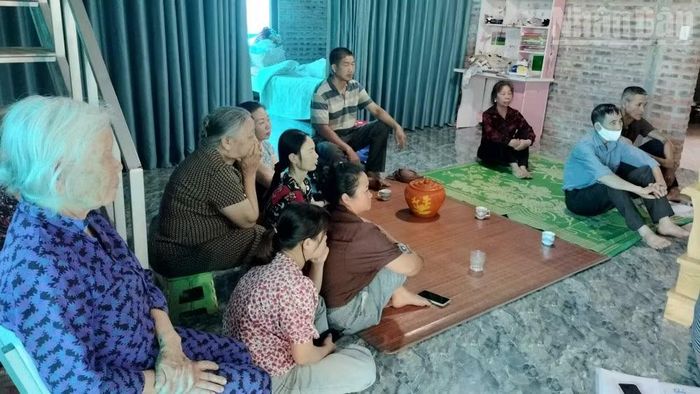 Rất nhiều người dân tại các phường Vân Sơn, Thảo Nguyên đã trực tiếp đến phản ánh, cung cấp thông tin cho phóng viên Báo Nhân Dân về những dấu hiệu chưa bảo đảm đúng quy định trong việc đo đạc năm 2015.