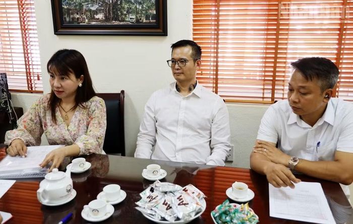 Vào ngày 29/5/2026, Tổng công ty chè Việt Nam-Công ty cổ phần đã có Công văn số 30/CV-VNT/2026 gửi cho Báo Nhân Dân và có nêu "Vinatea và Chi nhánh Vinatea Mộc Châu sẵn sàng phối hợp, cung cấp hồ sơ, tài liệu và làm việc với Quý Báo...", nhưng tại cuộc làm việc bà Phạm Ngọc Trâm (ngoài cùng bên trái ảnh), lại từ chối cung cấp tài liệu và không trả lời các câu hỏi liên quan...