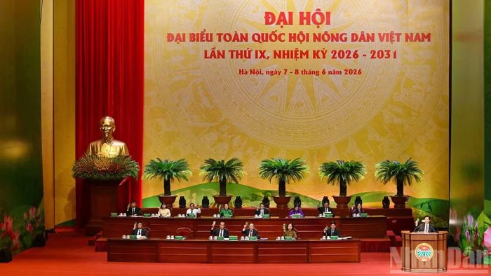 Đoàn Chủ tịch điều hành Đại hội đại biểu toàn quốc Hội Nông dân Việt Nam lần thứ IX.