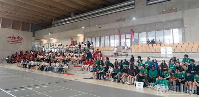 Đại diện các hội đoàn tham dự lễ khai mạc OV26.