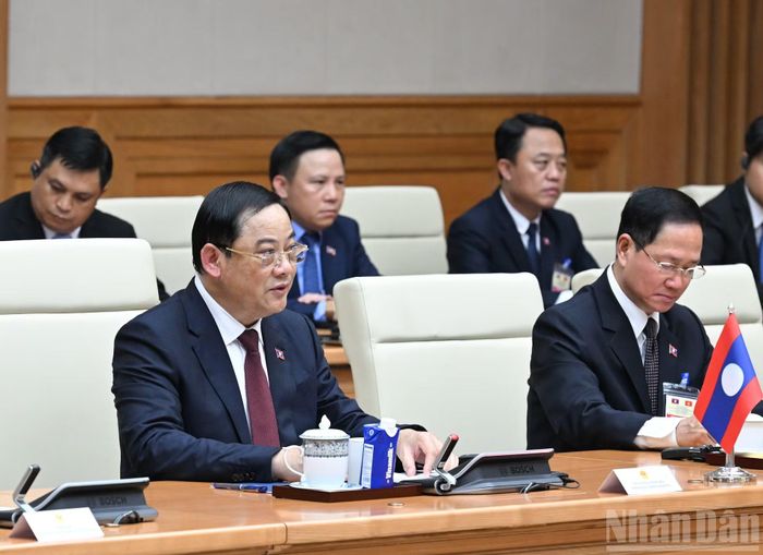 Thủ tướng nước Cộng hòa Dân chủ Nhân dân Lào Sonexay Siphandone phát biểu tại hội đàm.
