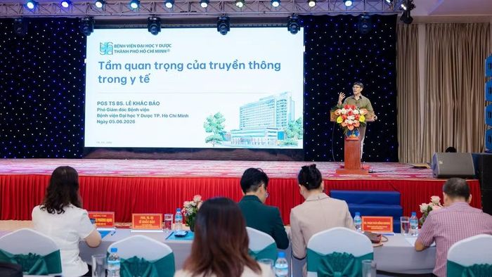 Phó Giáo sư, Tiến sĩ, bác sĩ Lê Khắc Bảo, Phó Giám đốc Bệnh viện Đại học Y dược Thành phố Hồ Chí Minh phát biểu.