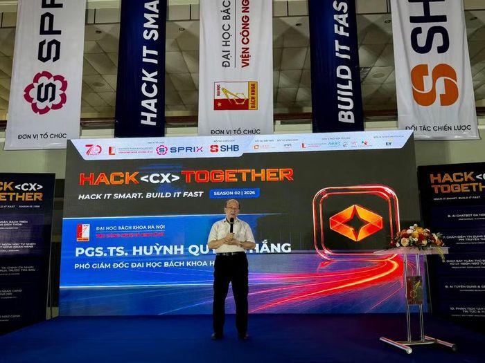 Phó Giáo sư, Tiến sĩ Huỳnh Quyết Thắng, Phó Giám đốc Đại học Bách khoa Hà Nội phát biểu ý kiến.