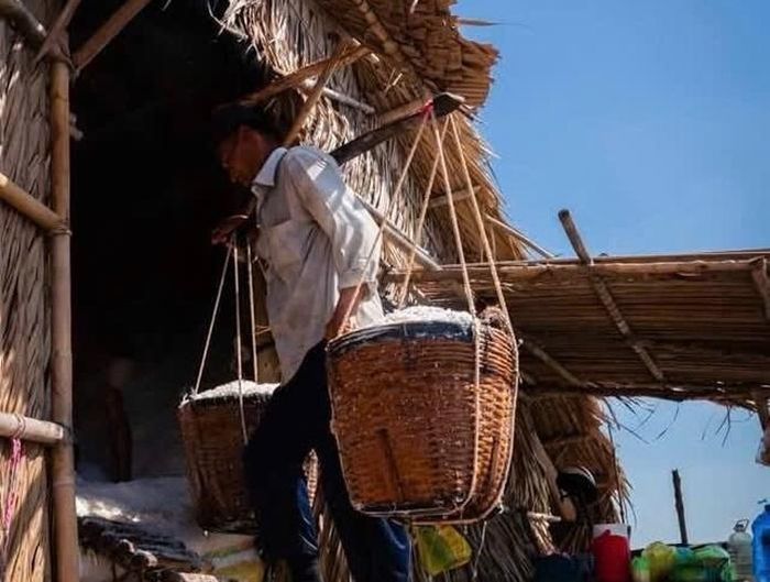 Nghề muối không chỉ tạo sinh kế mà còn lưu giữ một phần ký ức, văn hóa của vùng đất này