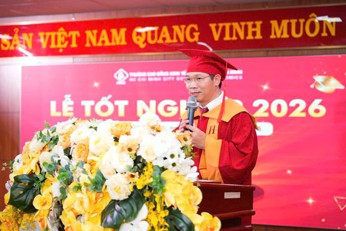 Theo ThS Trần Văn Tú, bên cạnh sự nỗ lực của sinh viên còn có sự đồng hành của gia đình, bạn bè và đội ngũ giảng viên luôn sát cánh trong suốt quá trình học tập, rèn luyện kỹ năng nghề nghiệp.