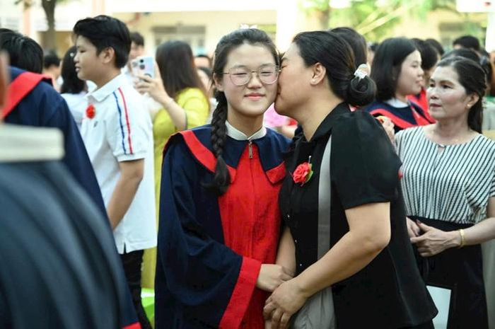 Tri ân cha, mẹ, thầy cô giáo