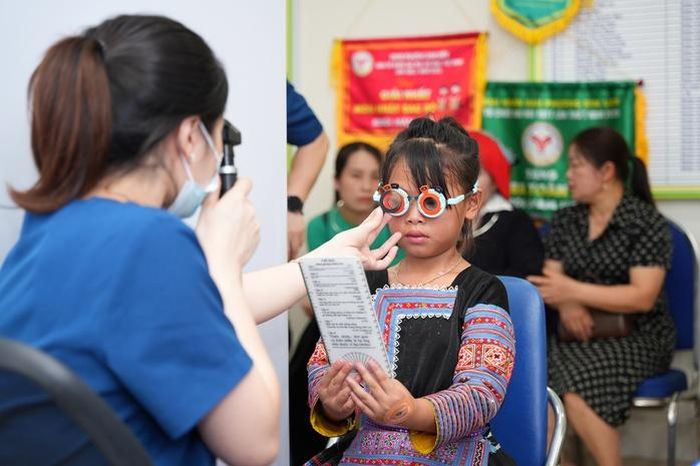 Chương trình hỗ trợ học sinh vùng cao khám, sàng lọc các tật khúc xạ